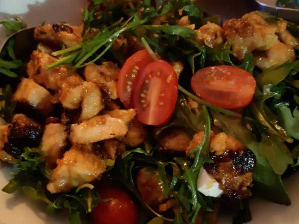 Photo réelle de la recette Salade de poulet caramélisé au miel